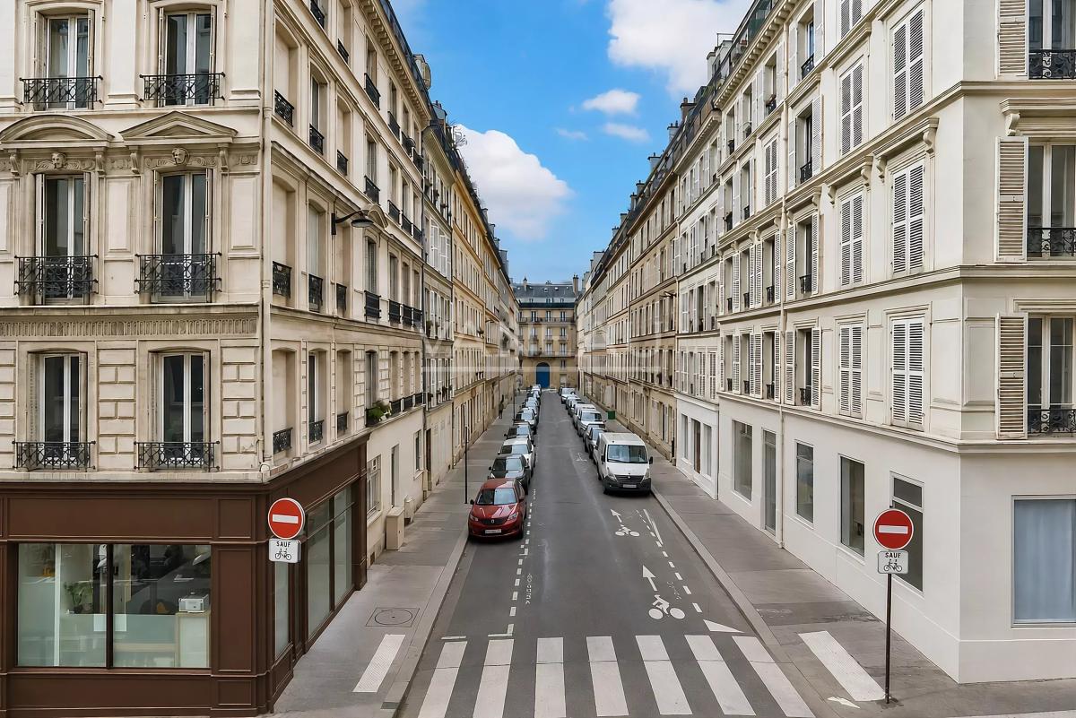 Nouvelle Athènes - Familial lumineux au calme - Parkings en sus dans l'immeuble -