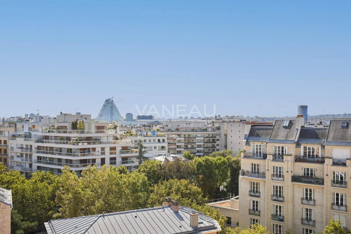 Paris XVIe - Village d'Auteuil - Exceptionnel appartement au dernier étage - Terrasse et toit terrasse avec vues panoramiques.