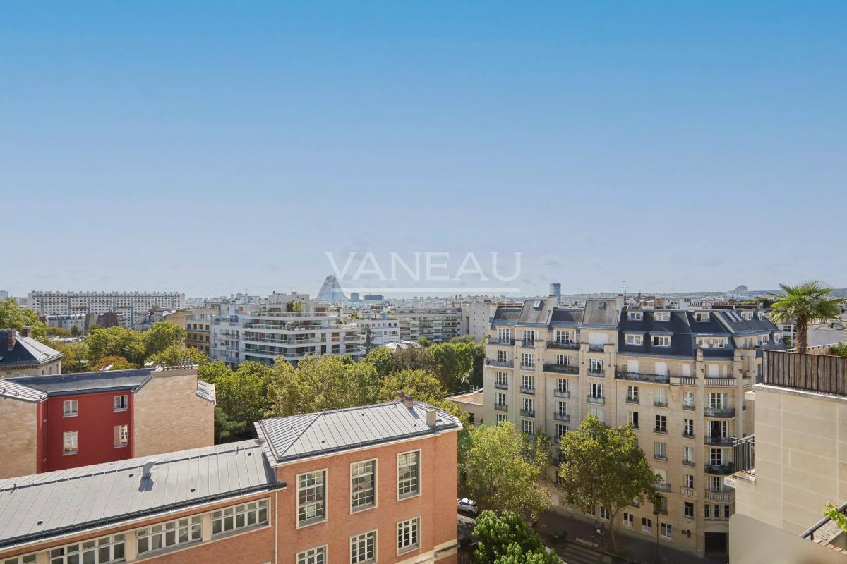 Paris XVIe - Village d'Auteuil - Exceptionnel appartement au dernier étage - Terrasse et toit terrasse avec vues panoramiques.