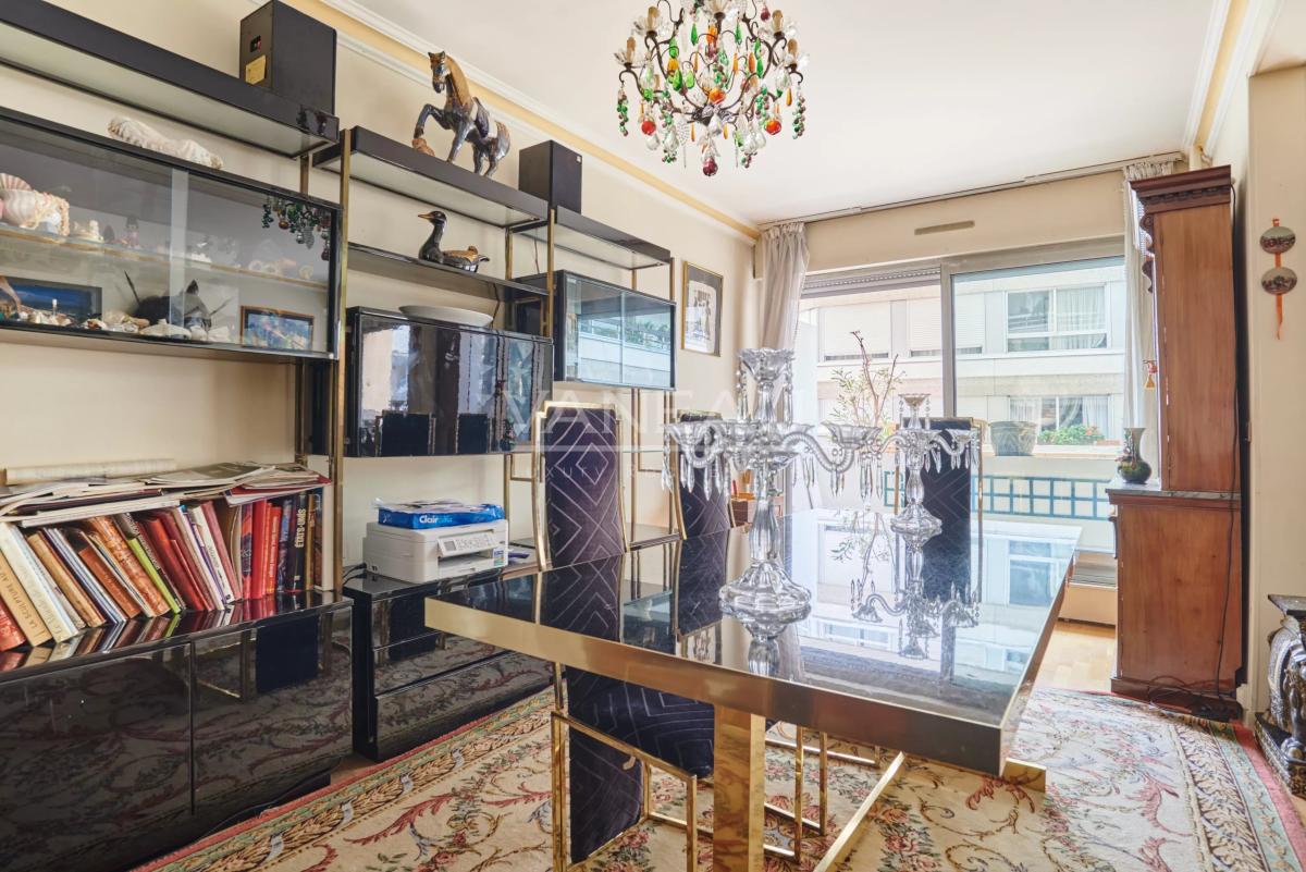 Paris XVe - Cambronne - Appartement quatre pièces avec balcon