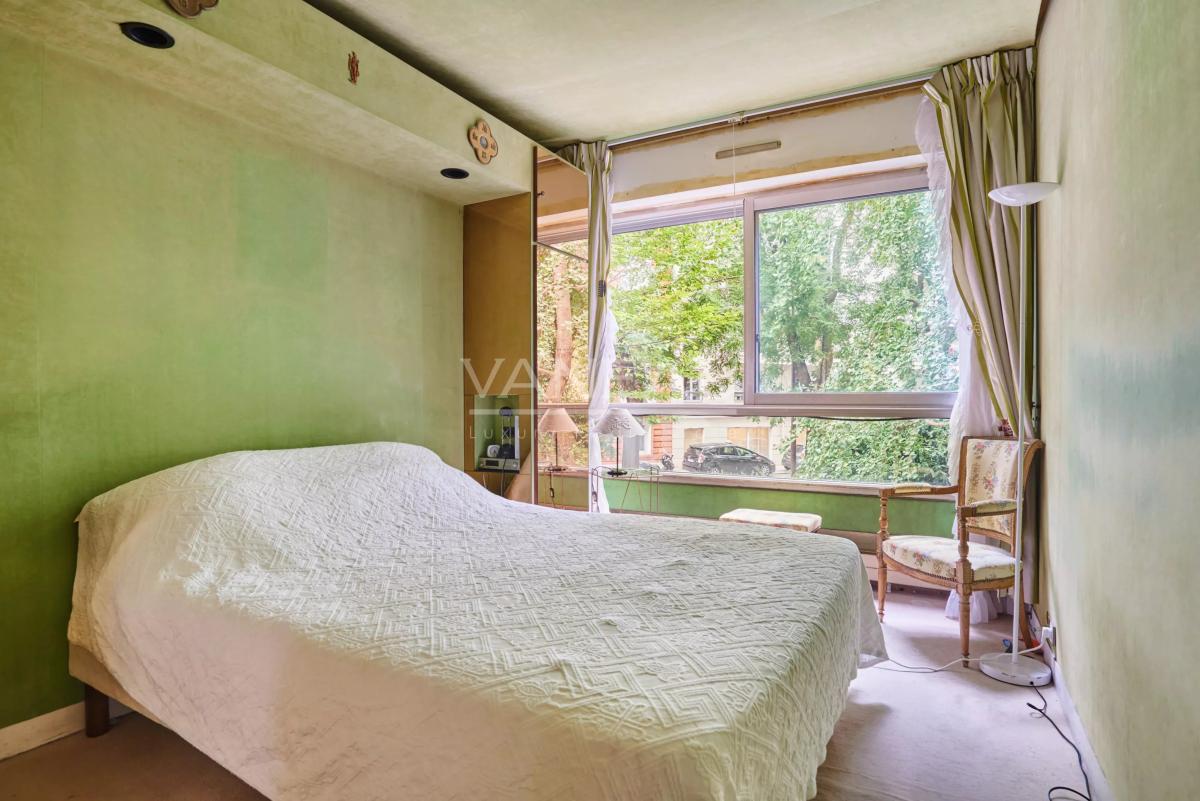 Paris XVe - Cambronne - Appartement quatre pièces avec balcon