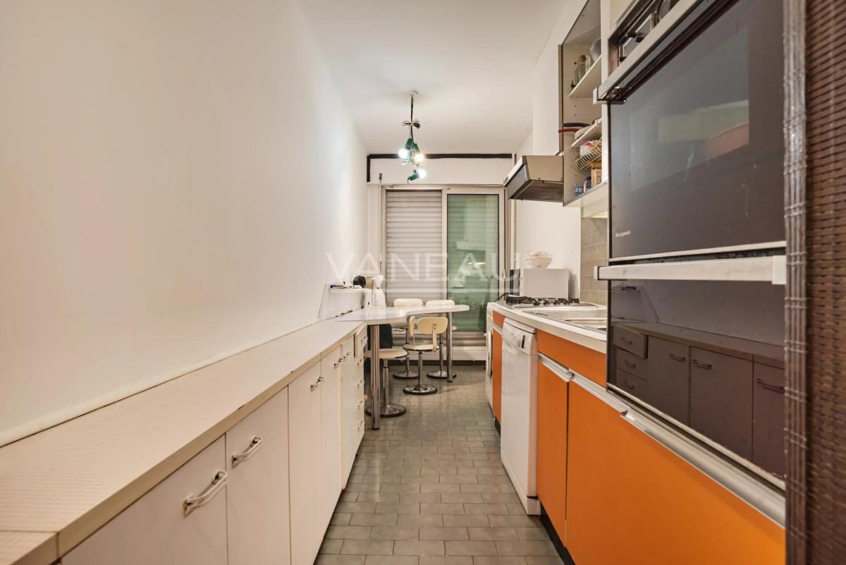 Paris XVe - Cambronne - Appartement quatre pièces avec balcon