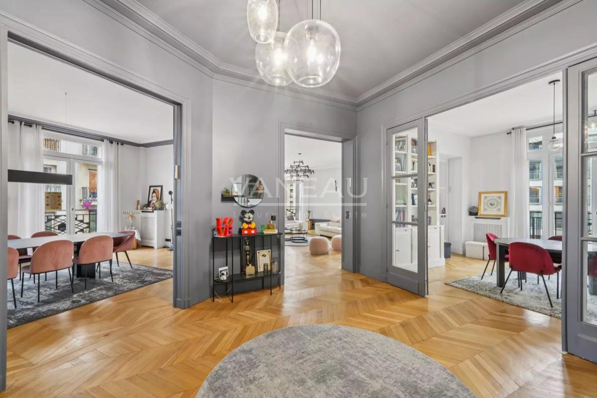 Paris XVIe - Muette - Appartement familial lumineux aux superbes volumes