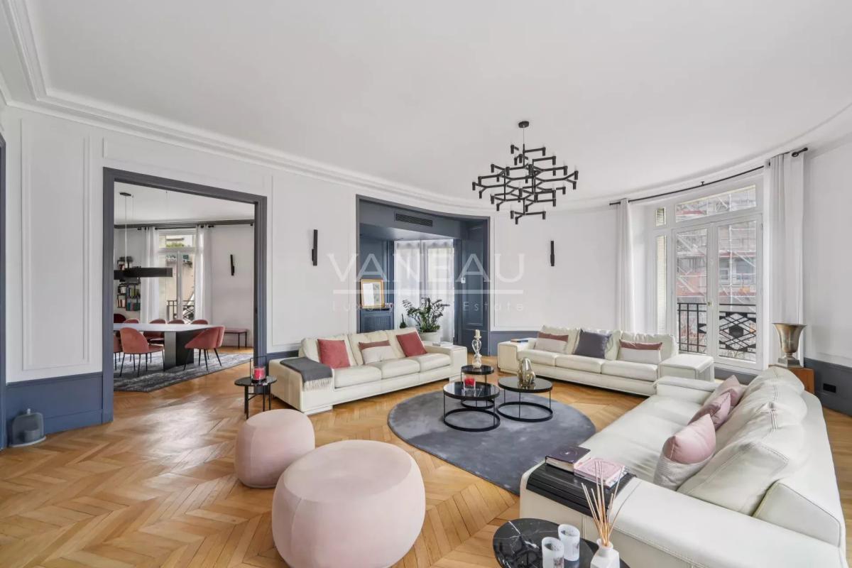 Paris XVIe - Muette - Appartement familial lumineux aux superbes volumes