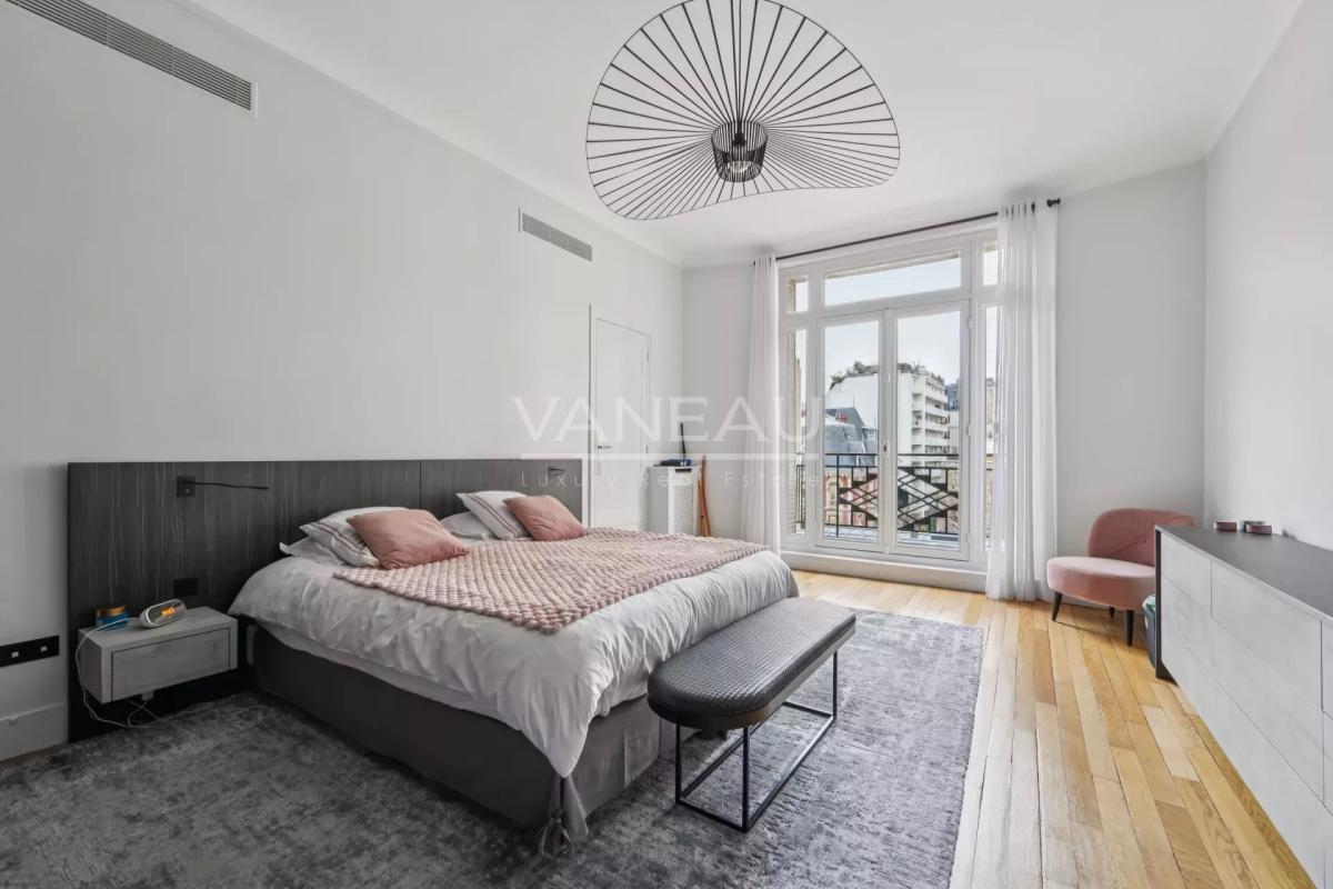 Paris XVIe - Muette - Appartement familial lumineux aux superbes volumes