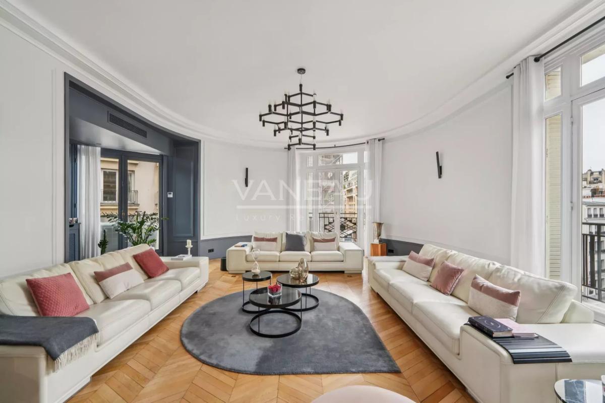 Paris XVIe - Muette - Appartement familial lumineux aux superbes volumes