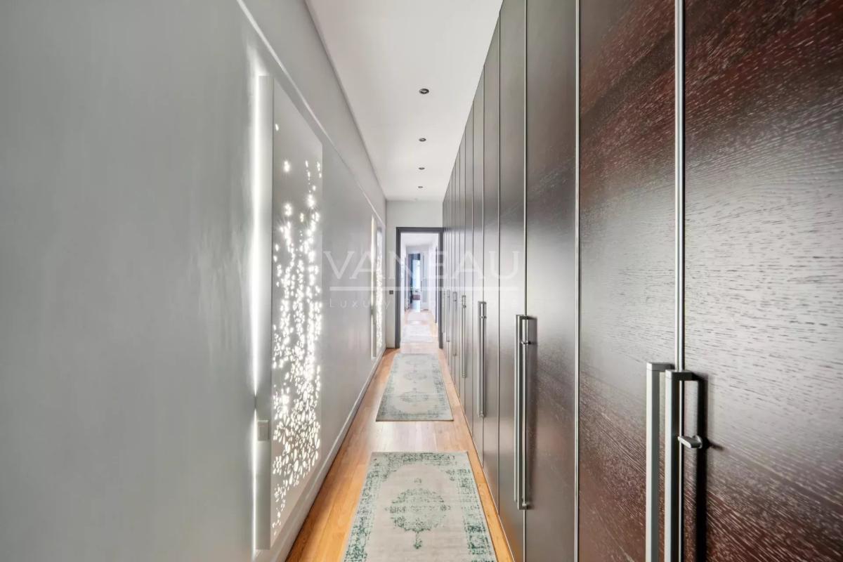 Paris XVIe - Muette - Appartement familial lumineux aux superbes volumes