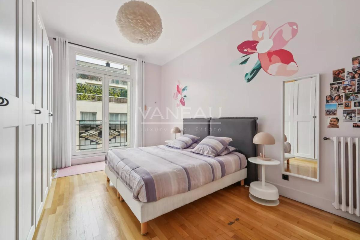Paris XVIe - Muette - Appartement familial lumineux aux superbes volumes