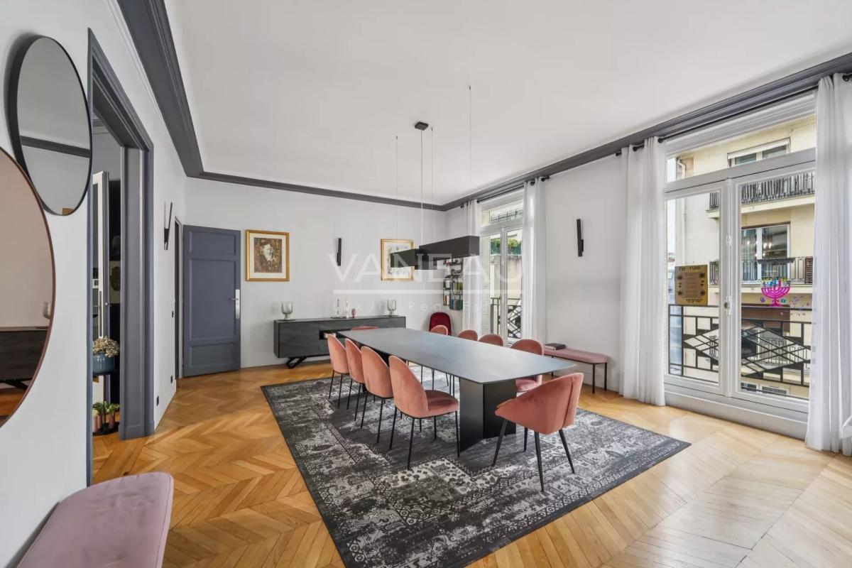 Paris XVIe - Muette - Appartement familial lumineux aux superbes volumes