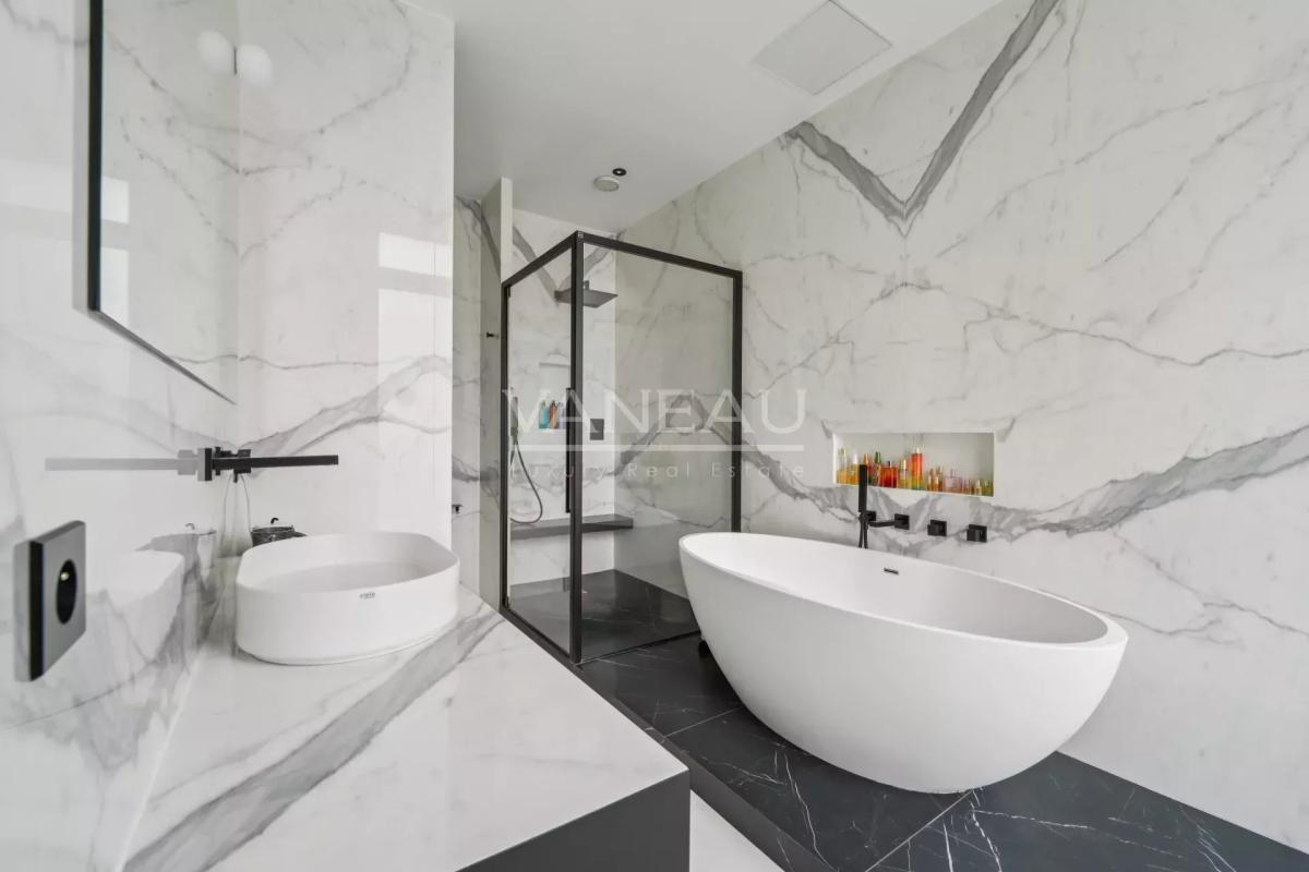 Paris XVIe - Muette - Appartement familial lumineux aux superbes volumes