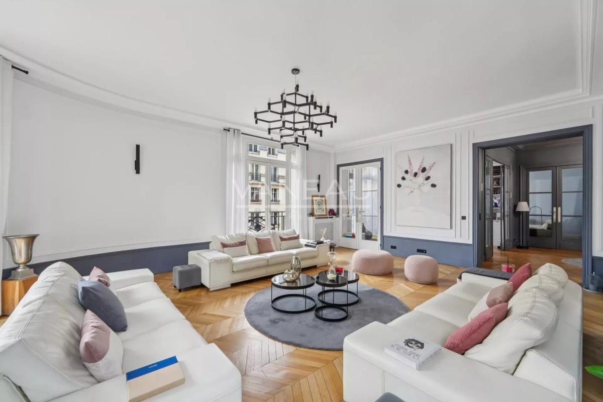 Paris XVIe - Muette - Appartement familial lumineux aux superbes volumes