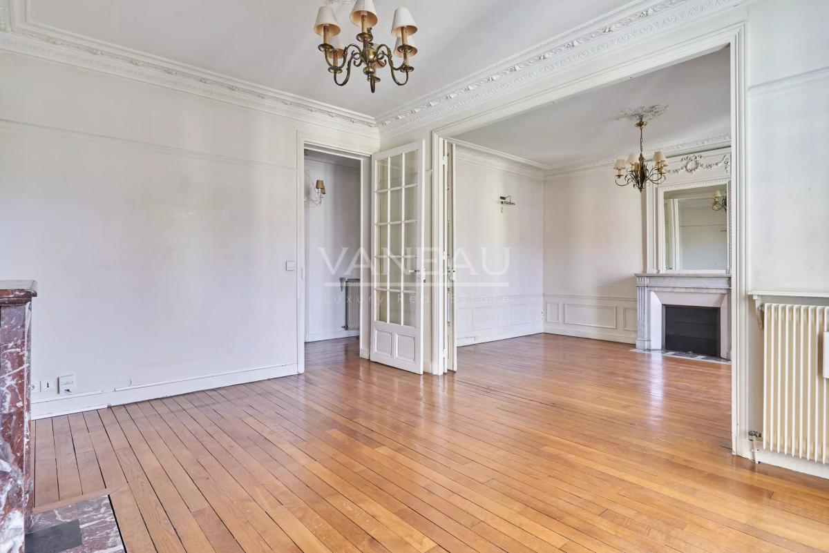 Paris XVe Croix Nivert : Appartement avec charme de l’ancien