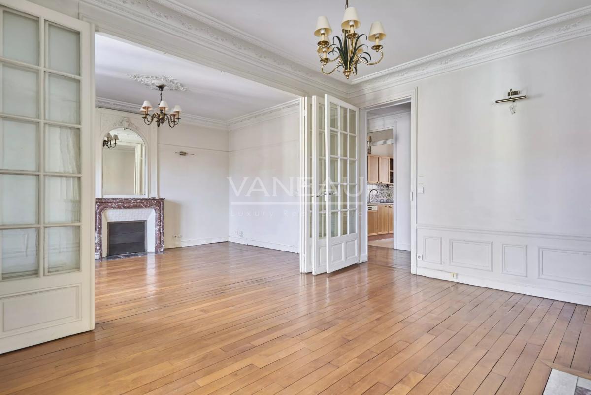 Paris XVe Croix Nivert : Appartement avec charme de l’ancien
