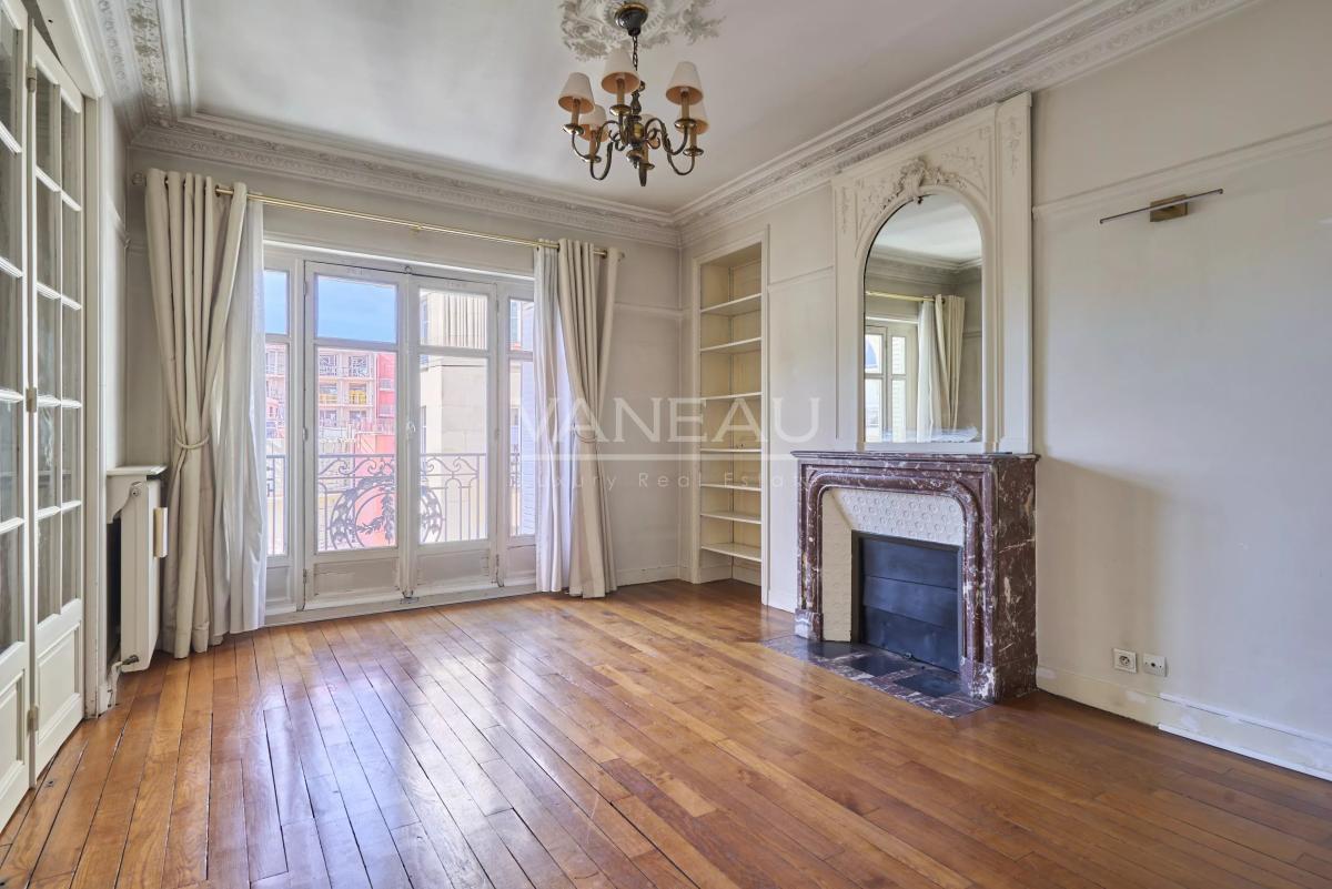 Paris XVe Croix Nivert : Appartement avec charme de l’ancien