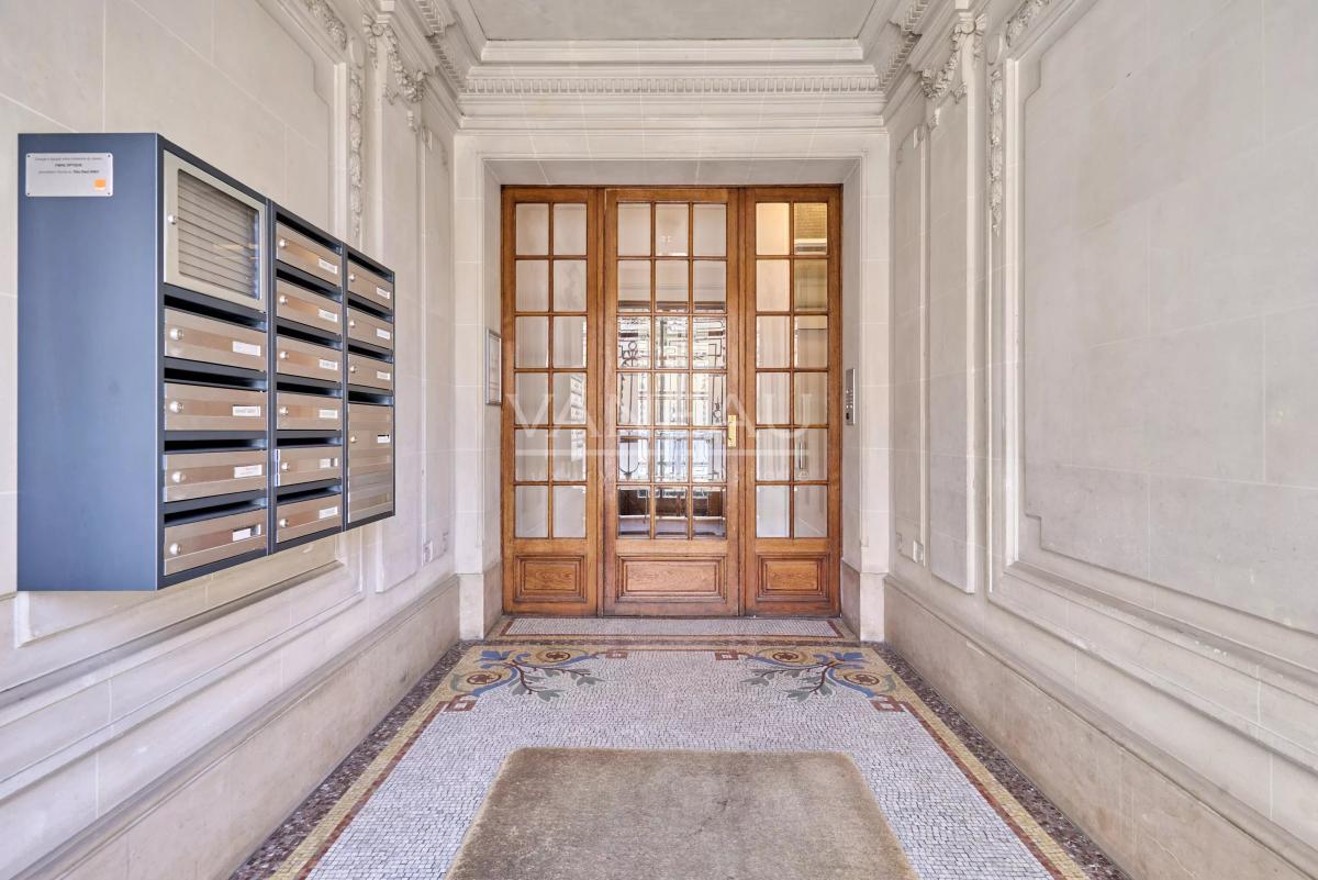 Paris XVe Croix Nivert : Appartement avec charme de l’ancien