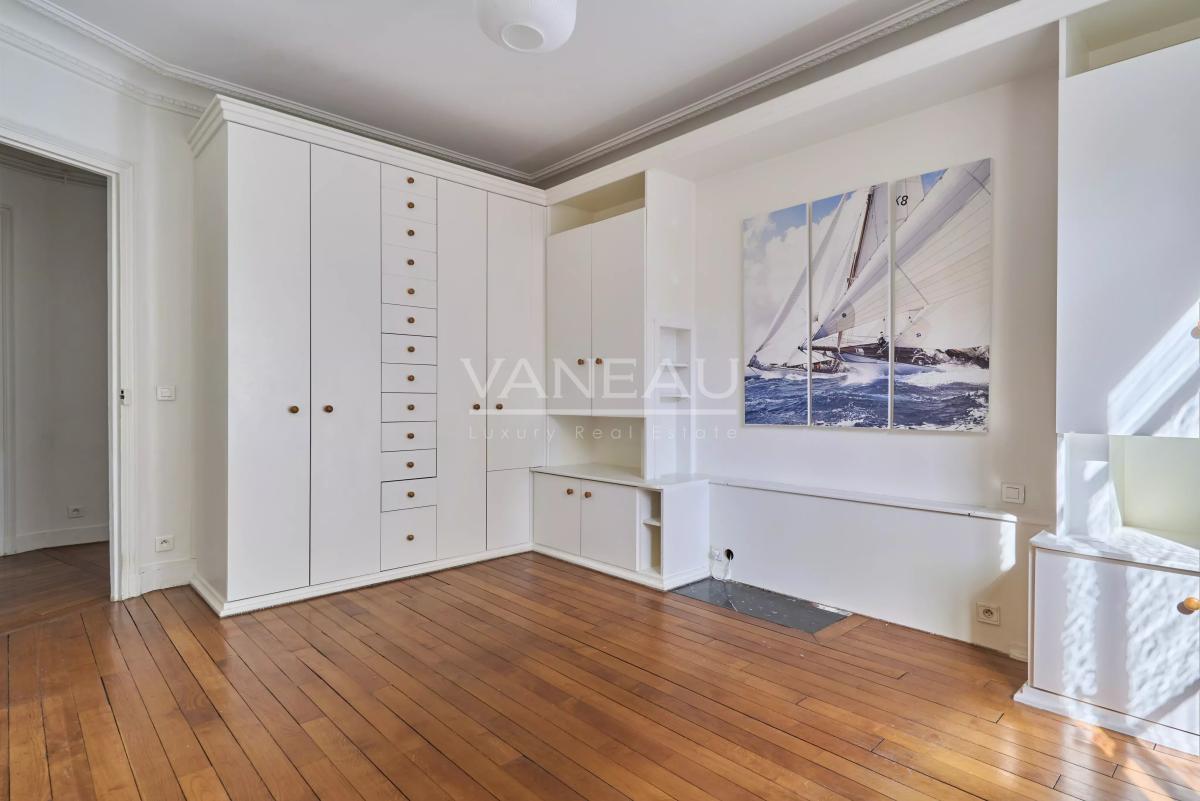 Paris XVe Croix Nivert : Appartement avec charme de l’ancien