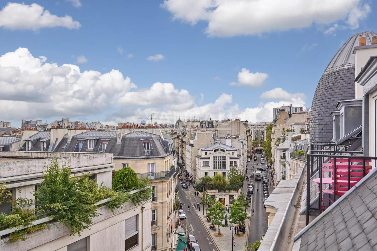 Vavin - Ensemble de trois chambres de service offrant 23,11 m² Loi Carrez et 28,38 m² au sol