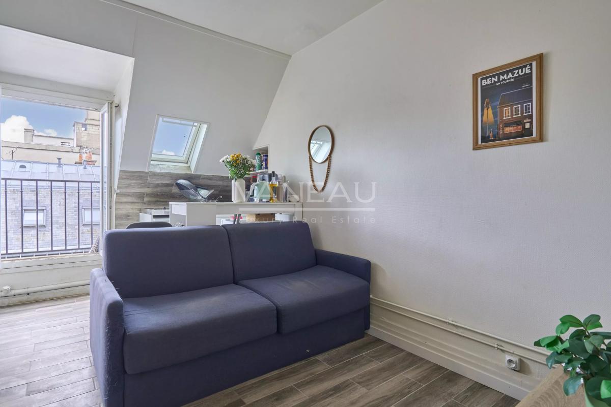 Vavin - Ensemble de trois chambres de service offrant 23,11 m² Loi Carrez et 28,38 m² au sol