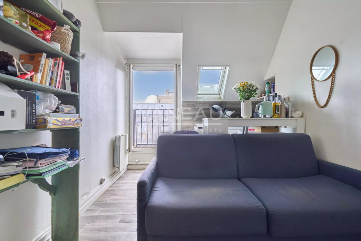 Vavin - Ensemble de trois chambres de service offrant 23,11 m² Loi Carrez et 28,38 m² au sol