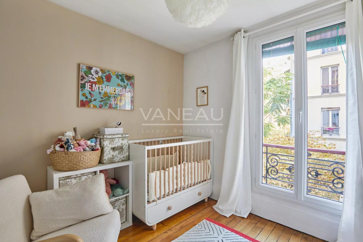 PARIS XVe - Volontaires : Appartement trois pièces au calme
