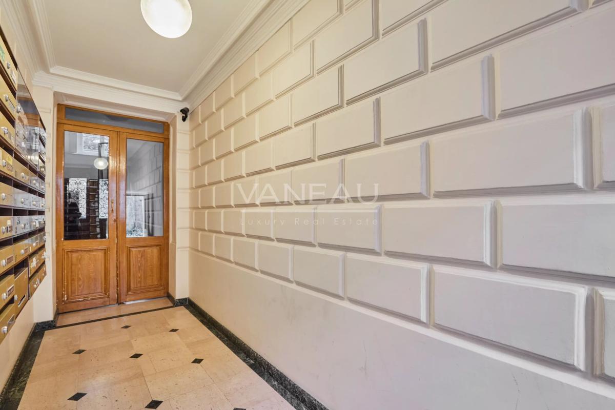 PARIS XVe - Volontaires : Appartement trois pièces au calme