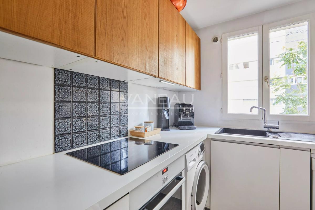 PARIS XVe - Volontaires : Appartement trois pièces au calme