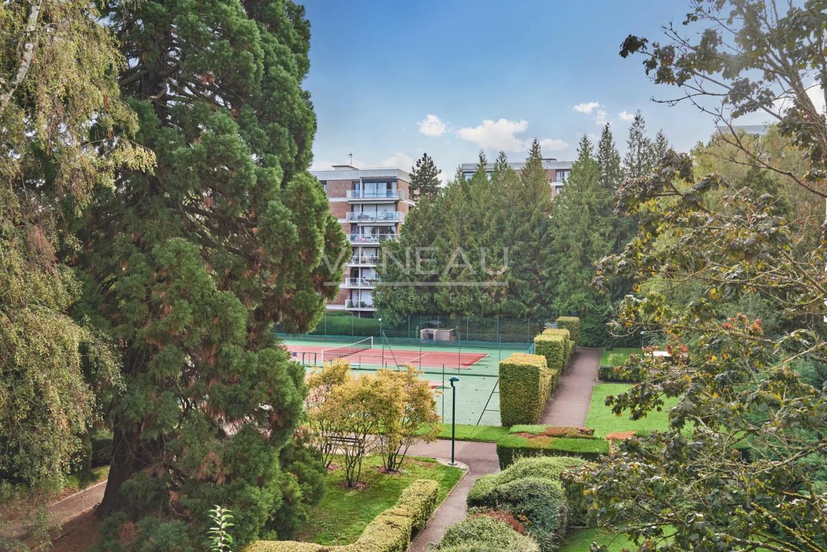 Résidence de standing - 4 pièces avec terrasse - piscine et tennis.