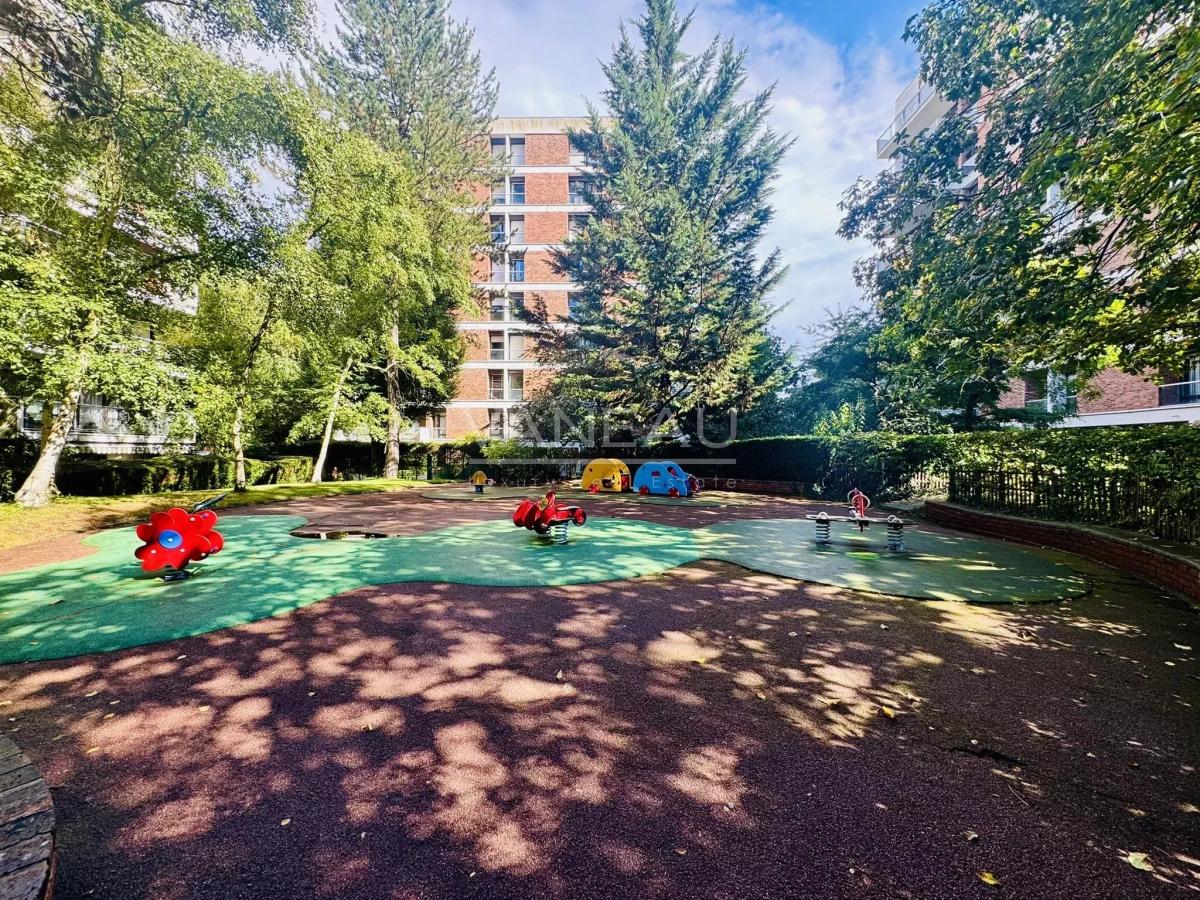 Résidence de standing - 4 pièces avec terrasse - piscine et tennis.