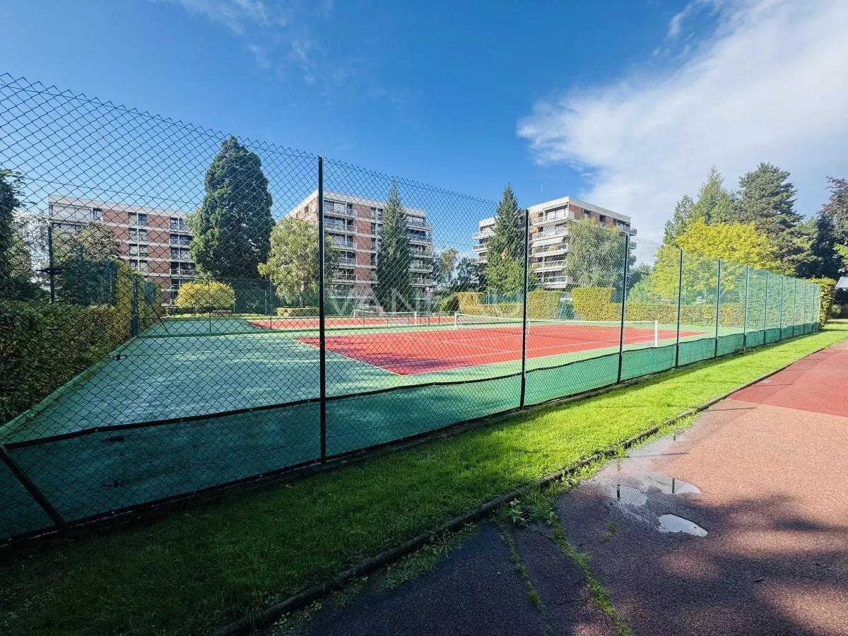 Résidence de standing - 4 pièces avec terrasse - piscine et tennis.