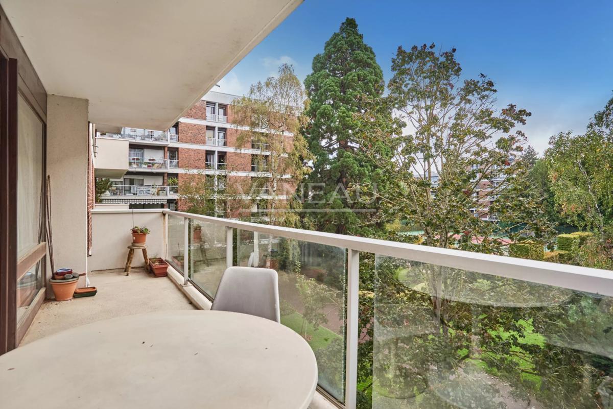 Résidence de standing - 4 pièces avec terrasse - piscine et tennis.