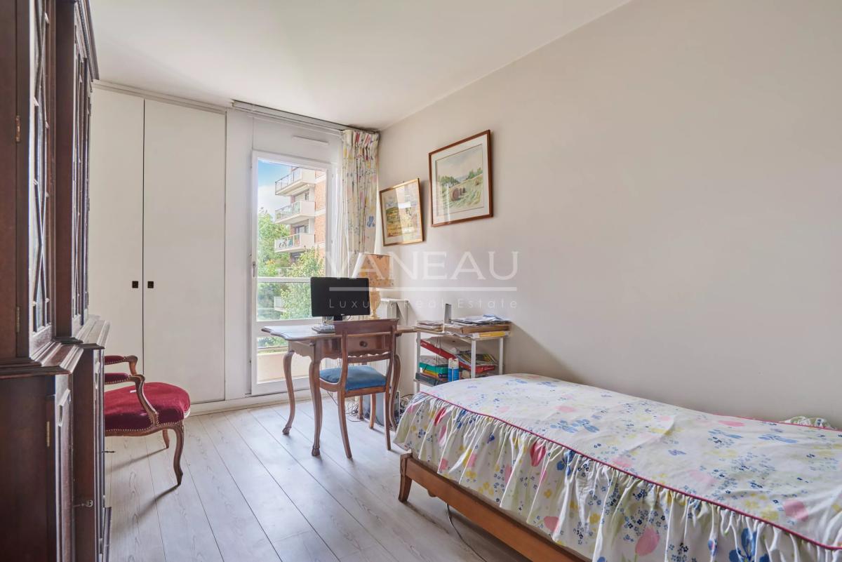 Résidence de standing - 4 pièces avec terrasse - piscine et tennis.