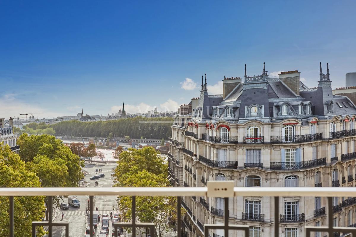 Paris XVI- Place de l'Alma - Vues panoramiques