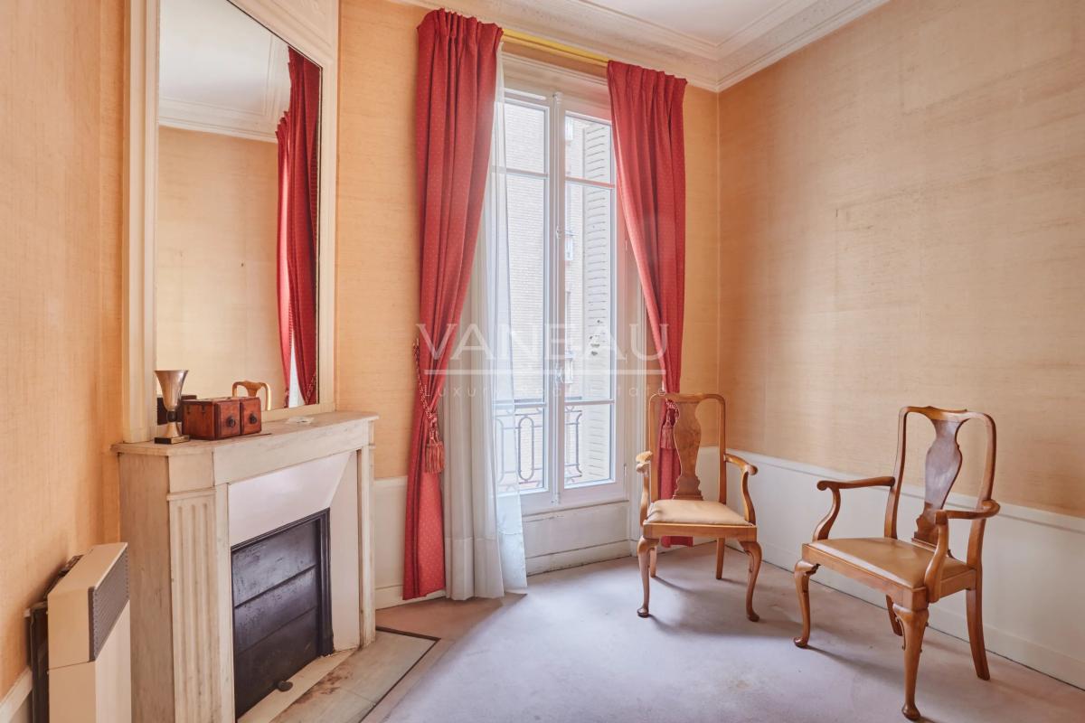 PARIS VII - Suffren / Ségur : Appartement familial aux beaux volumes