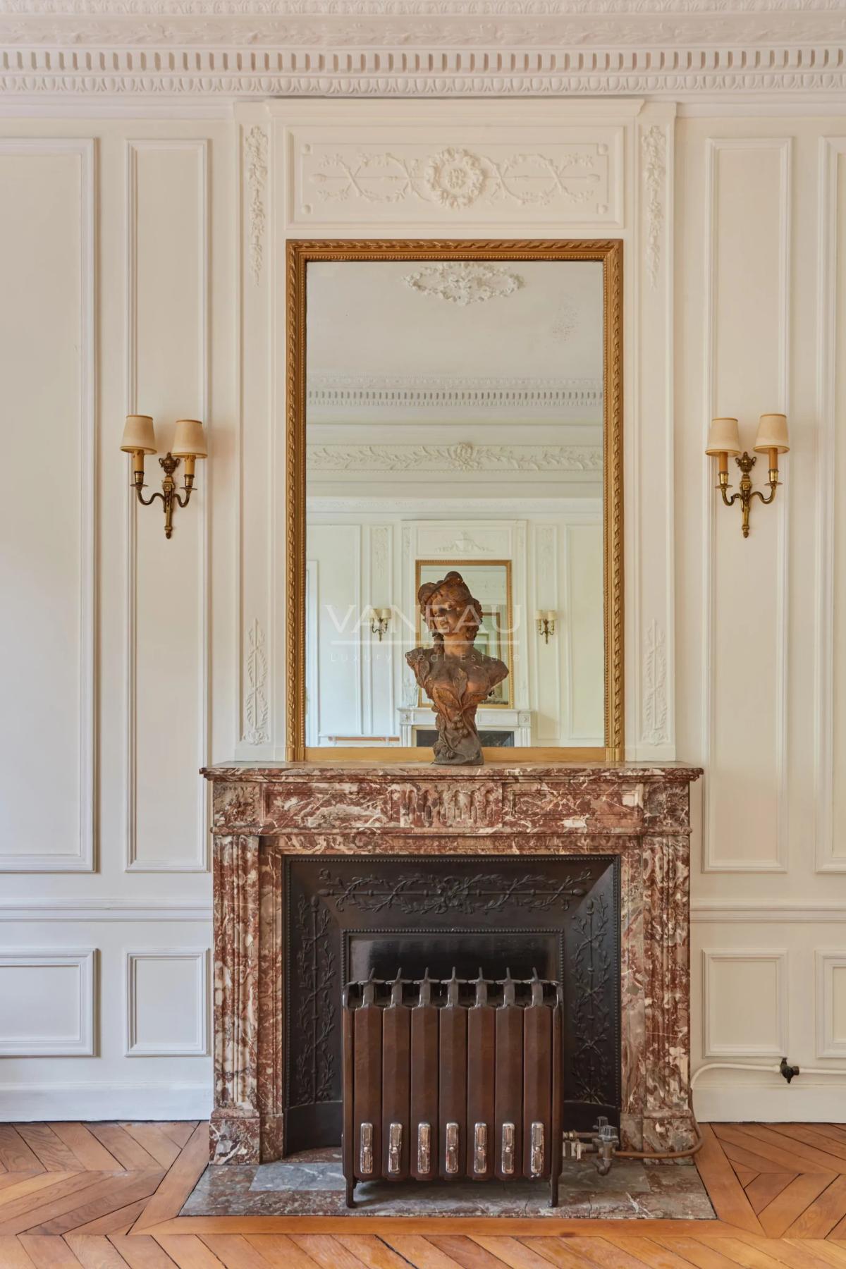 PARIS VII - Suffren / Ségur : Appartement familial aux beaux volumes