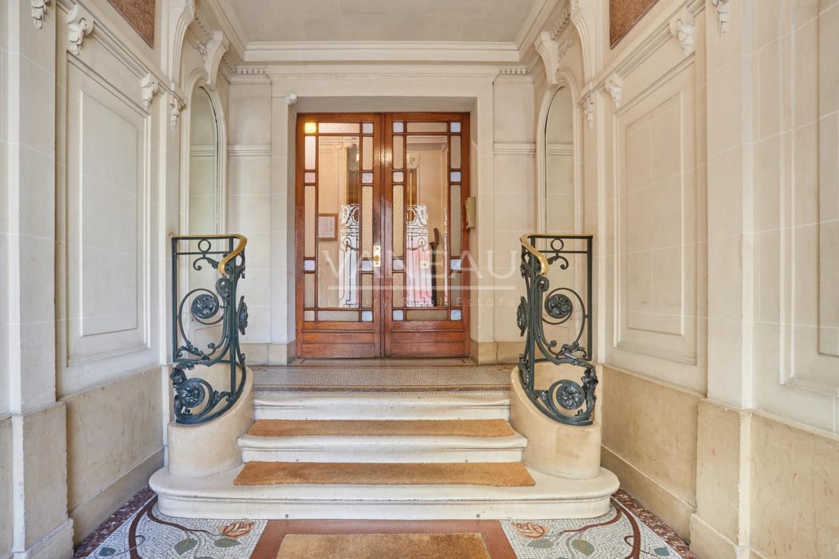PARIS VII - Suffren / Ségur : Appartement familial aux beaux volumes