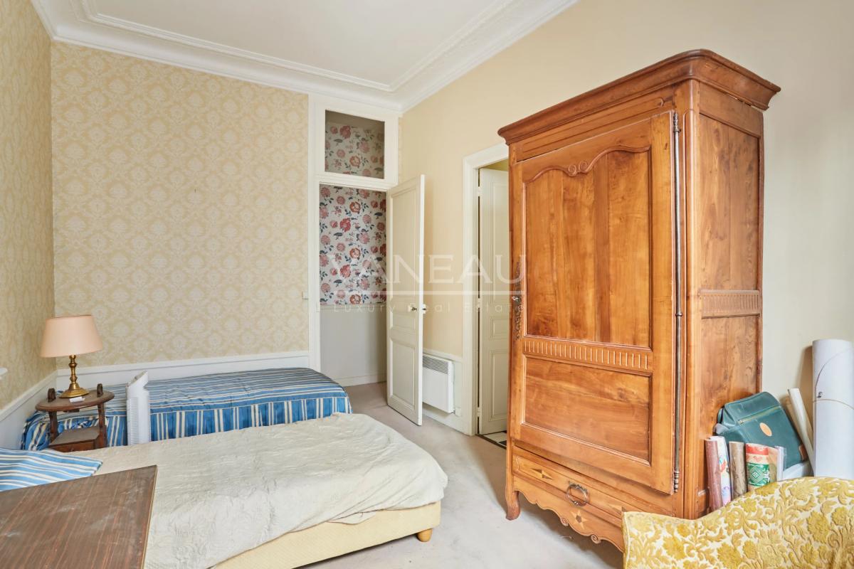 PARIS VII - Suffren / Ségur : Appartement familial aux beaux volumes