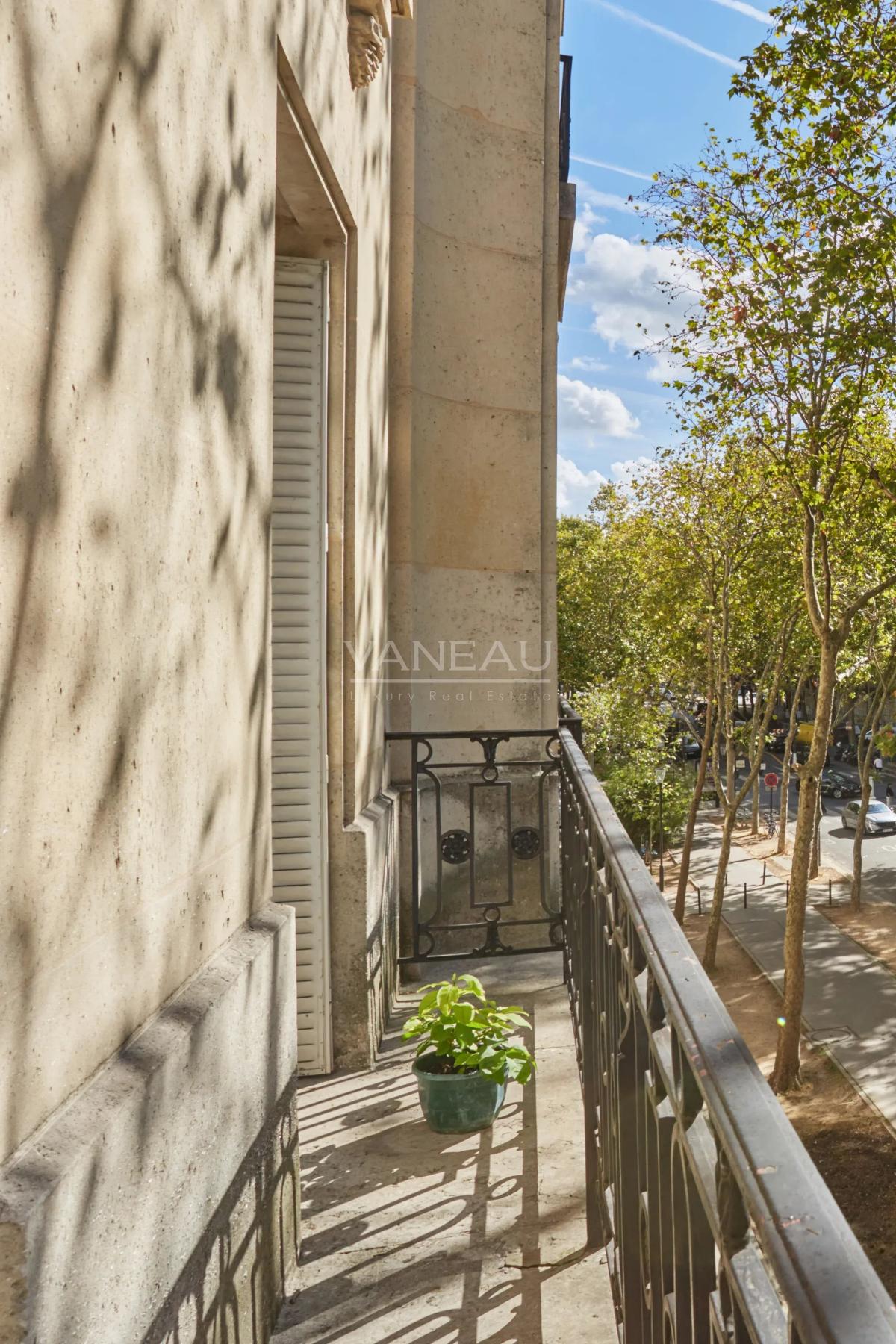 PARIS VII - Suffren / Ségur : Appartement familial aux beaux volumes