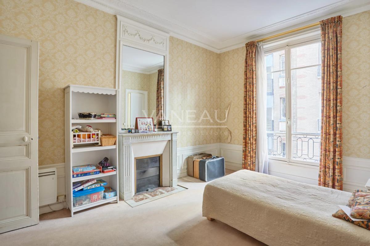 PARIS VII - Suffren / Ségur : Appartement familial aux beaux volumes