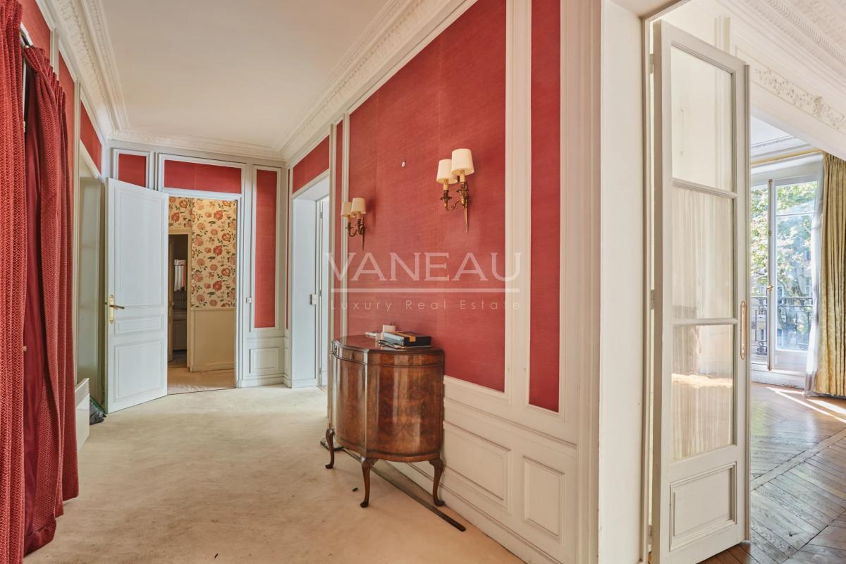 PARIS VII - Suffren / Ségur : Appartement familial aux beaux volumes