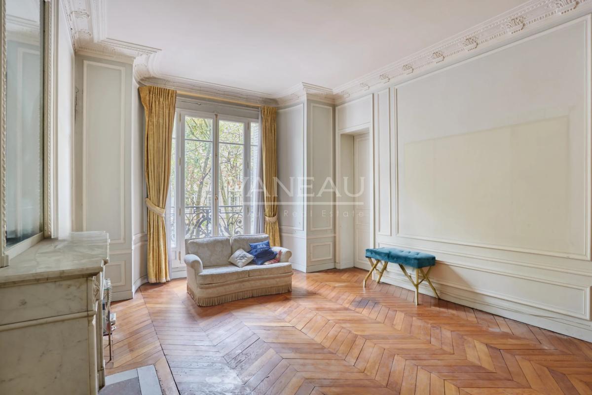 PARIS VII - Suffren / Ségur : Appartement familial aux beaux volumes