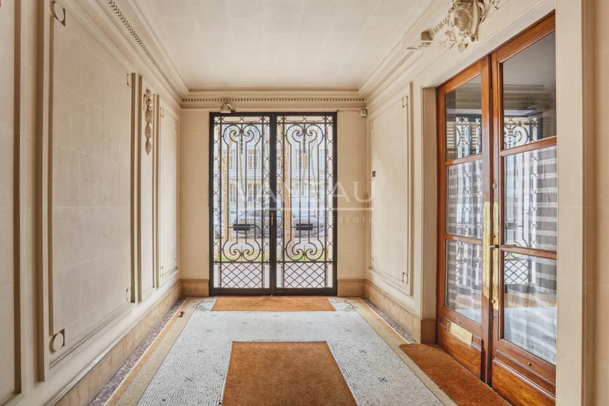 PARIS VII - Suffren / Ségur : Appartement familial aux beaux volumes