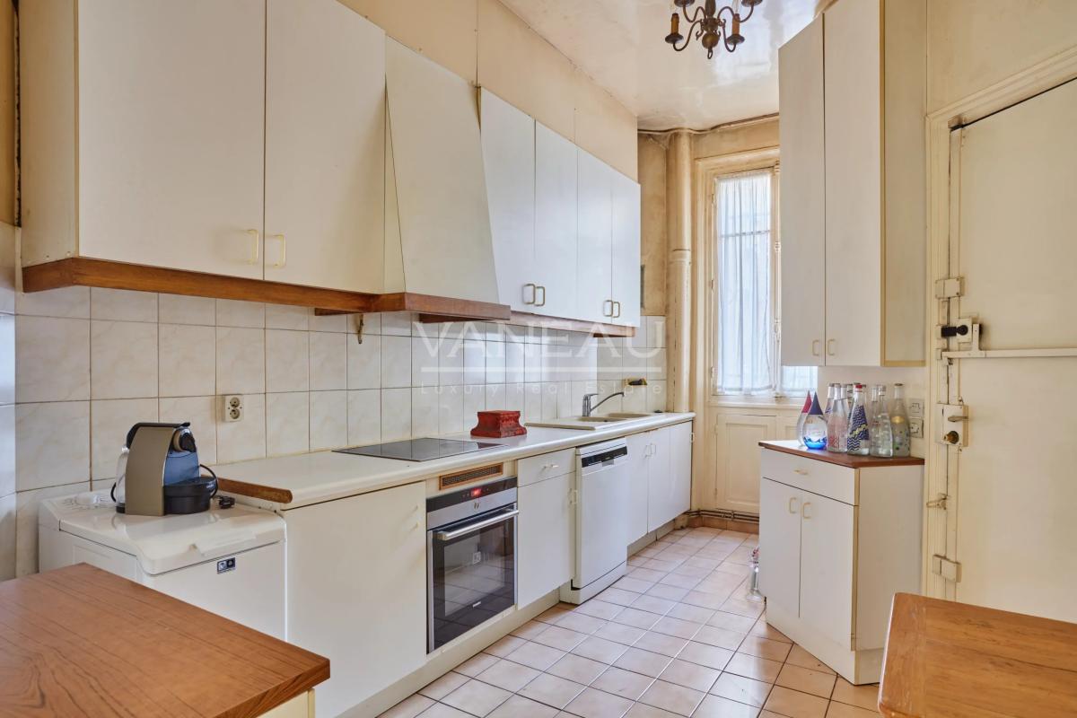 PARIS VII - Suffren / Ségur : Appartement familial aux beaux volumes