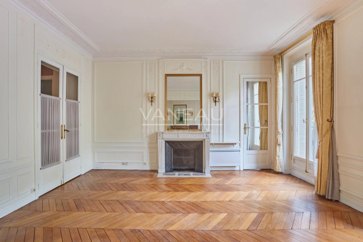 PARIS VII - Suffren / Ségur : Appartement familial aux beaux volumes