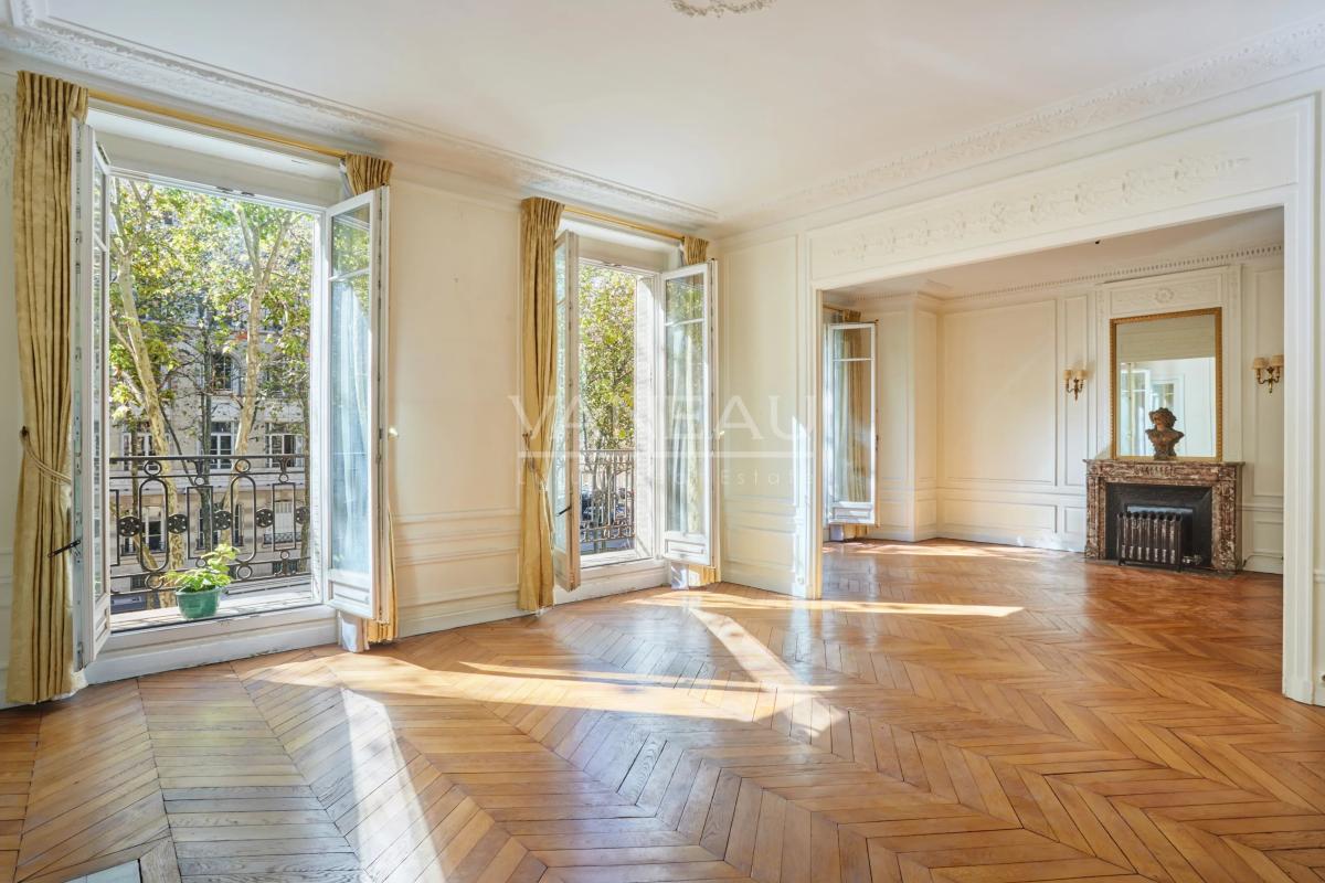 PARIS VII - Suffren / Ségur : Appartement familial aux beaux volumes
