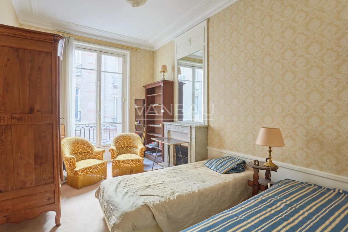 PARIS VII - Suffren / Ségur : Appartement familial aux beaux volumes