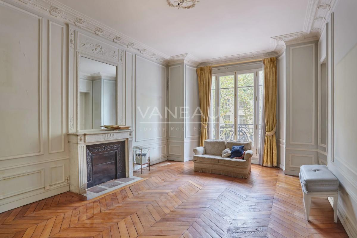 PARIS VII - Suffren / Ségur : Appartement familial aux beaux volumes