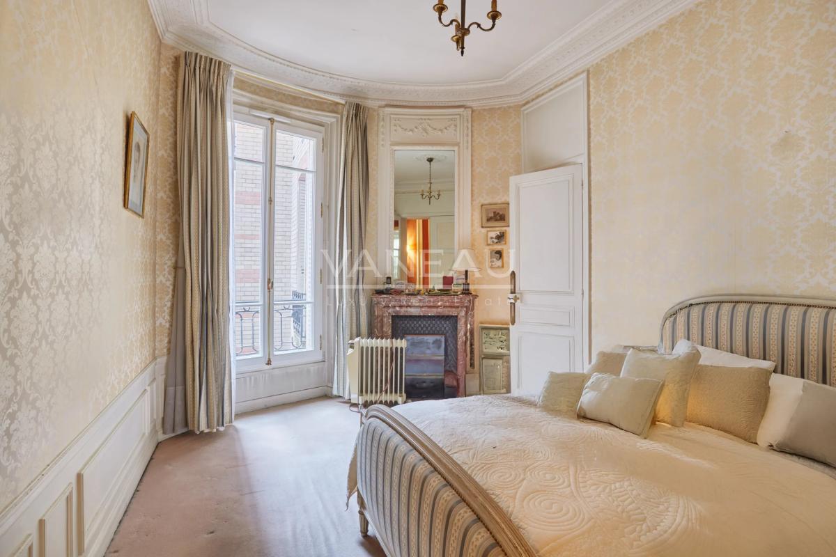 PARIS VII - Suffren / Ségur : Appartement familial aux beaux volumes