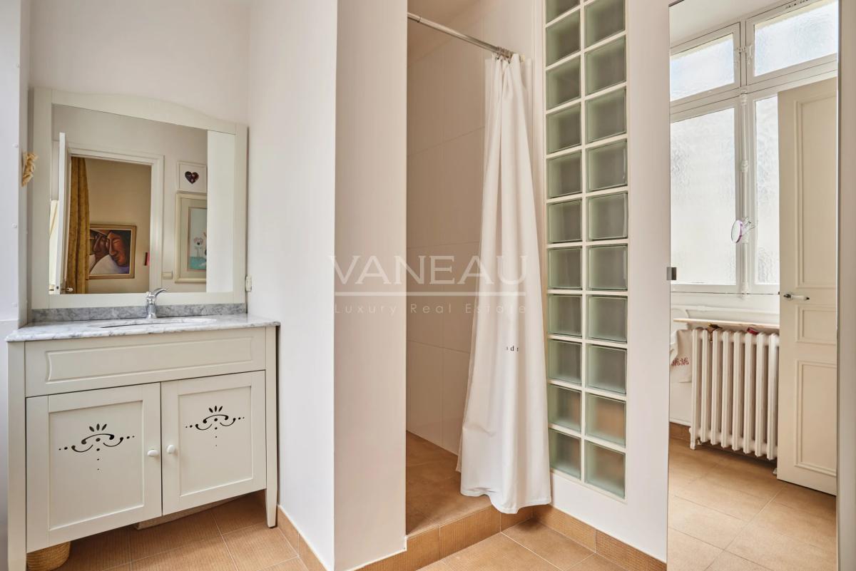 Paris XVe - Suffren Breteuil : Appartement familial vendu avec occupation temporaire