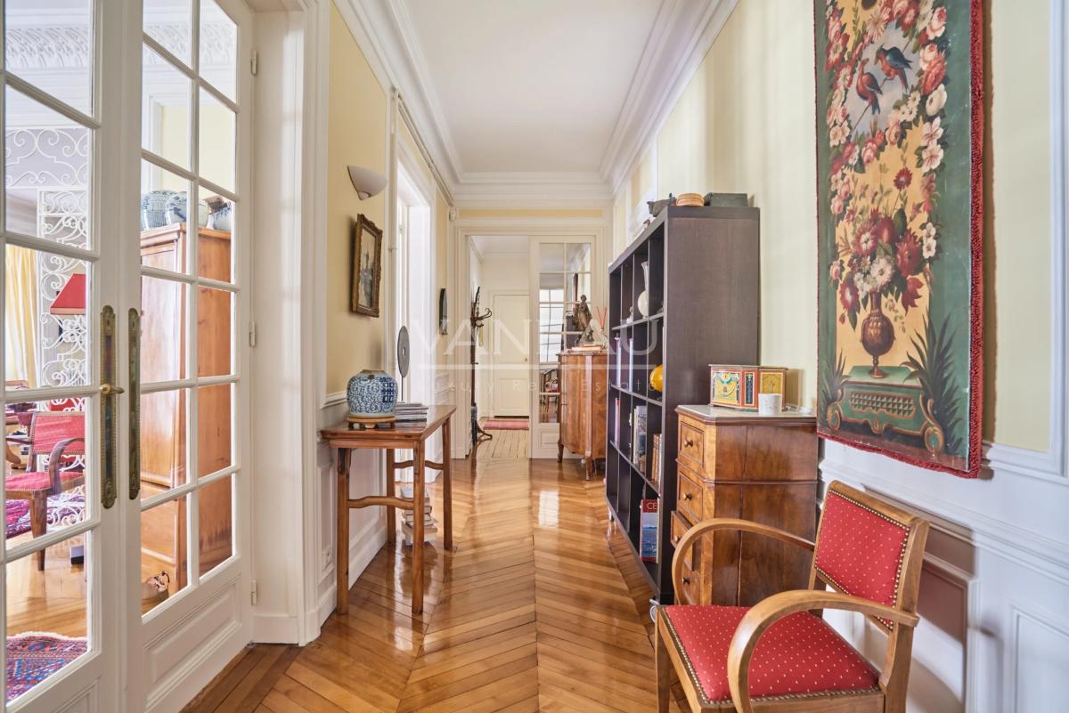 Paris XVe - Suffren Breteuil : Appartement familial vendu avec occupation temporaire