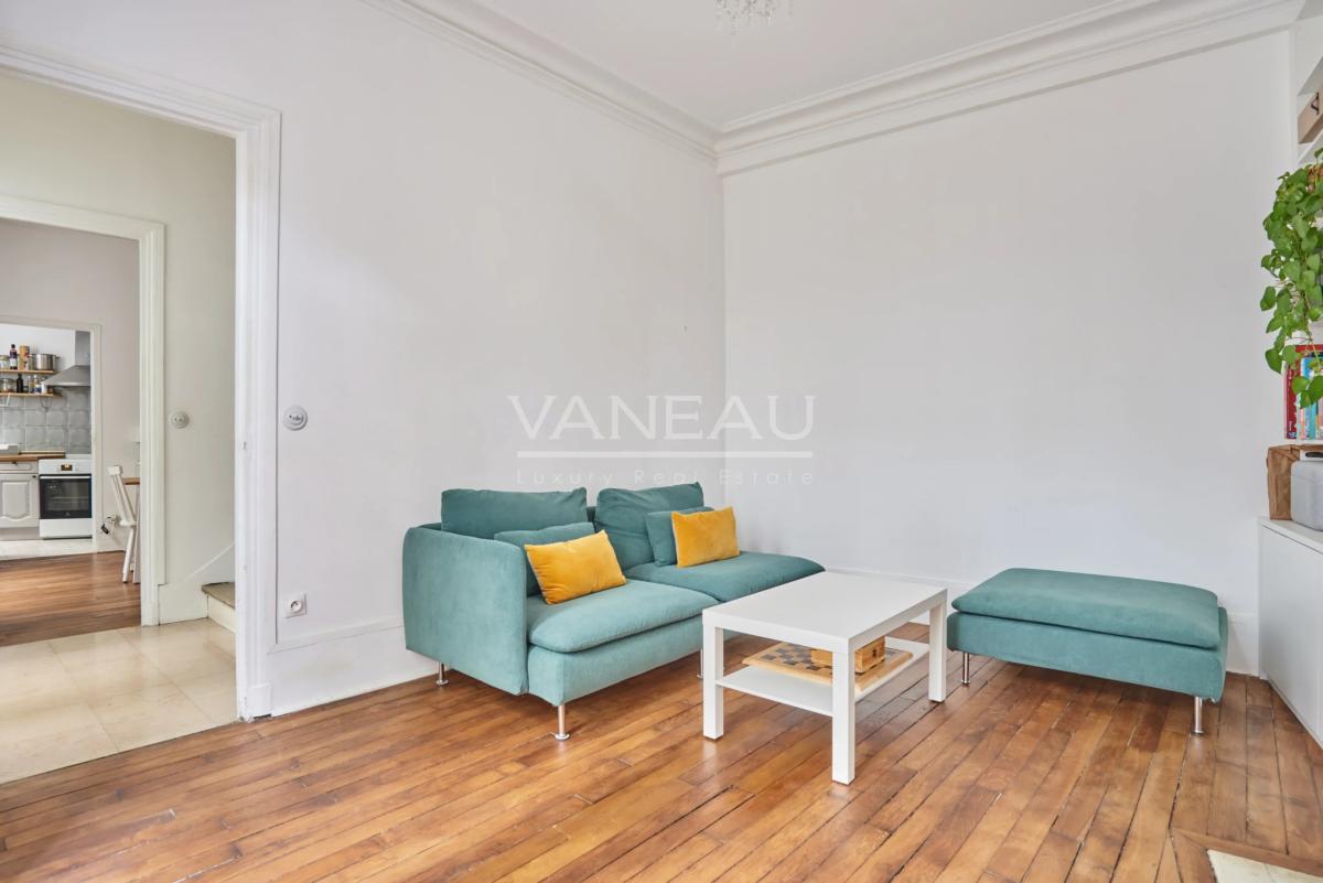 PARIS XVe - CAMBRONNE : Charmante maison avec cour arborée